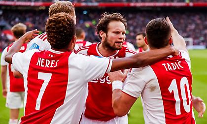 Πήρε το ντέρμπι και πλησίασε στην κορυφή ο Άγιαξ!