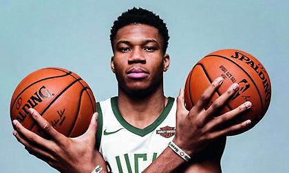 Forbes: «Ο Γιάννης μετέτρεψε τους Μπακς από μια μικρή αγορά σε διεθνές brand»