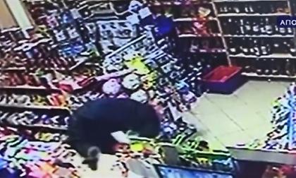 Ελληνικό: Καρέ – καρέ ληστεία σε μίνι μάρκετ (vid)