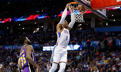 Ο Γουέστμπρουκ αφιέρωσε την εμφάνιση του σε γνωστό ράπερ που πέθανε πριν λίγες ημέρες (video)