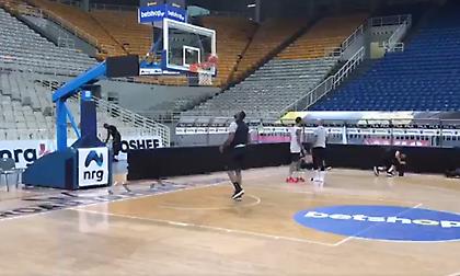 Πρωινό χαλάρωμα στο ΟΑΚΑ και καλημέρα στα ελληνικά από Μπάμπεργκ (video)