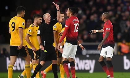 Ο Μάικ Ντιν είναι ο... φόβος και τρόμος των παικτών στην Πρέμιερ Λιγκ