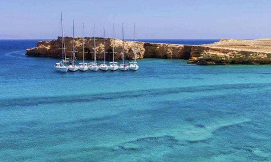 Απόκοσμο: Το άγνωστο ελληνικό νησί με τις 36 παραδεισένιες παραλίες (pics)