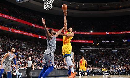 Ο Γιάννης διέλυσε τους Σίξερς στη Φιλαδέλφεια-Πρωτιά και μαθηματικά για Μπακς