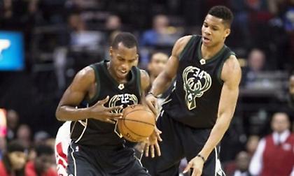 Μίντλετον σε Γιάννη: «Σε ευχαριστώ που με έβαλες στο… Sports Illustrated!» (Video)