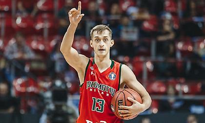 Νυστέρι και έξι μήνες εκτός ο Χβοστόφ