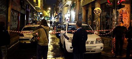 «Εμφύλιος» ανάμεσα σε Λιμενικό και Αστυνομία για την επίθεση κουκουλοφόρων στα Εξάρχεια