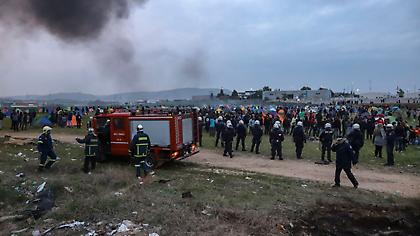 Νέα επεισόδια στα Διαβατά: Συγκρούσεις ανάμεσα σε πρόσφυγες και ΜΑΤ