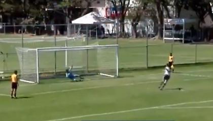 Αυτό το γκολ από πέναλτι… ΔΕΝ υπάρχει (video)
