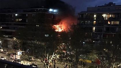 Tρόμος στο Παρίσι από έκρηξη σε πολυκατοικία