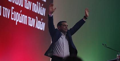 Επιχείρηση «οικειοποίησης του ΠΑΣΟΚ» με τον Τσίπρα ως νέο Ανδρέα (Τύπος)