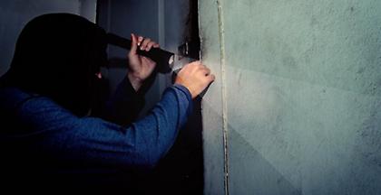 Αίγιο: Άρπαξαν χρηματοκιβώτιο υποκαταστήματος της ΔΕΗ - Λεία 3.000 ευρώ