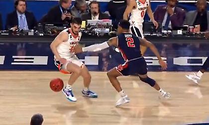 NCAA: Το “non call” που έκρινε τον ημιτελικό και θα μείνει στην ιστορία! (video)