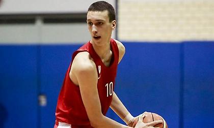 Αλεξέι Ποκουσέφσκι: Ύψος 2.11 μέτρα… E και; Τα 4 τρίποντα στον τελικό! (video)