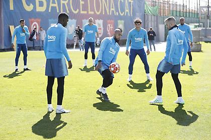 Με Ντεμπελέ η αποστολή της Μπαρτσελόνα στο Μάντσεστερ