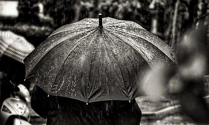 Συνεχίζεται και σήμερα η κακοκαιρία με βροχές και καταιγίδες