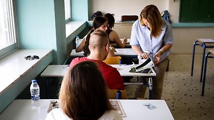 Πανελλαδικές: 100 νέα τμήματα στο μηχανογραφικό, «κατάργηση» των ΤΕΙ και πουθενά το απολυτήριο