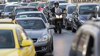 Μποτιλιάρισμα λόγω τροχαίου στο ύψος του ΣΕΦ