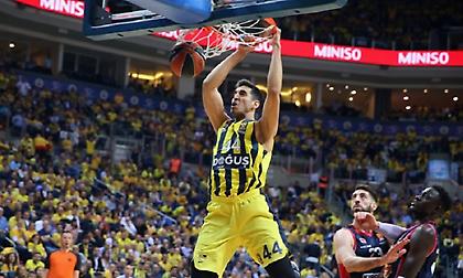 «Έδεσε» για τρία χρόνια τον Ντουβερίογλου η Φενέρ