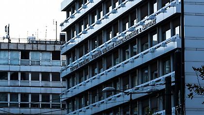 «Ψαλίδι» στα χρέη του Δημοσίου προς τους πολίτες