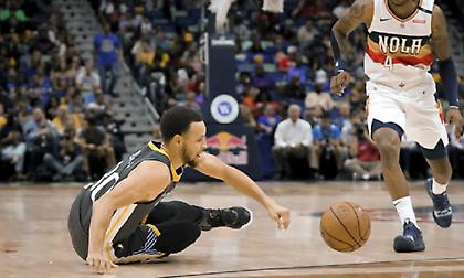 Χτύπησε ο Κάρι, αλλά προλαβαίνει τα playoffs