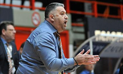 Γιατράς: «Κρατάω μόνο τη νίκη, είμαστε ντεφορμέ»