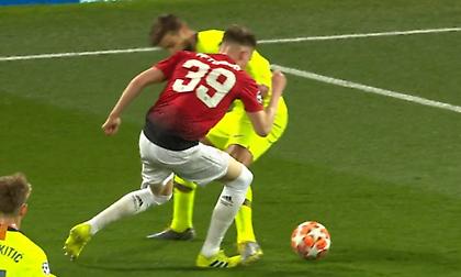 Το πέναλτι που ζήτησε η Γιουνάιτεντ κόντρα στην Μπαρτσελόνα (video)