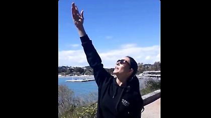 Η Εύη Βατίδου αποθεώνει τον Νίκο Παππά: Η Ελλάδα στέλνει... αεροσκάφος στο διάστημα!