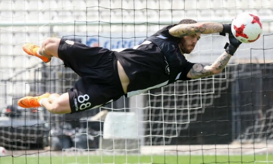 Προπόνηση με τους... τερματοφύλακες ο Βιεϊρίνια (video)