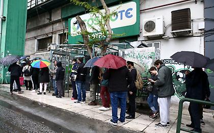 Ουρές στη βροχή για ένα εισιτήριο του Παναθηναϊκός-Ρεάλ (pics)