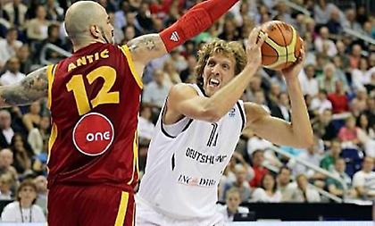 Υπόκλιση σε Νοβίτσκι από τον Άντιτς