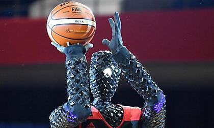 Ιαπωνία: Ρομπότ-μπασκετμπολίστας τα βάζει από παντού