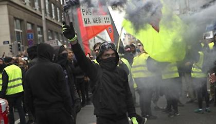Γαλλία: Συγκρούσεις και συλλήψεις στις κινητοποιήσεις των κίτρινων γιλέκων