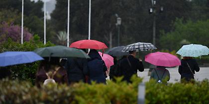 Καιρός Κυριακής: Βροχές, χιόνια και κρύο, μέσα Απριλίου