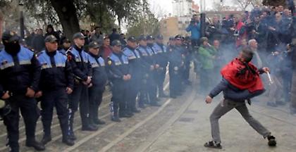 Eπεισόδια στην Αλβανία με στόχο την παραίτηση της κυβέρνησης Ράμα (vid)