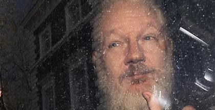 Αστακός οδήγησε στην εκδίωξη του Ασάνζ από την πρεσβεία του Ισημερινού;