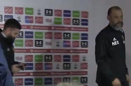 Εκνευρίστηκε με ερώτηση και αποχώρησε από τη συνέντευξη Τύπου ο Νούνο Εσπίριτο! (vid)