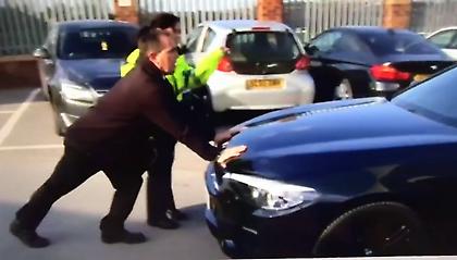 Συνέλαβαν τον Μπάρτον έξω από το γήπεδο της Μπάρνσλεϊ για βιαιοπραγία στον αντίπαλο προπονητή!