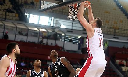 Ιστορικές επιδόσεις από Μιλουτίνοφ