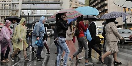 Εβδομάδα βροχών και καταιγίδων -Που θα «χτυπήσει» η κακοκαιρία μέχρι το Σάββατο (Χάρτης & πίνακας)
