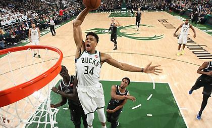 Αυτή ήταν η απόσταση από την οποία κάρφωσε ο Γιάννης (video)