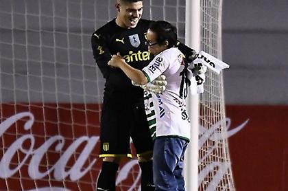 Φίλαθλος με σύνδρομο Down σκοράρει και αποθεώνεται (video)