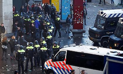 Πούλμαν που μετέφερε οπαδούς του Άγιαξ ήταν γεμάτο... πολεμοφόδια