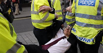 Συνεχίζουν τις καταλήψεις δρόμων στο Λονδίνο οι περιβαλλοντικοί ακτιβιστές