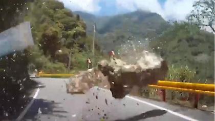 Σεισμός στην Ταϊβάν: Βίντεο που κόβουν την ανάσα - Σκίστηκε στα δύο ουρανοξύστης από τα 6,1 Ρίχτερ