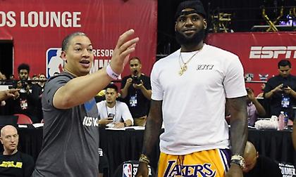 Ραντεβού των Λέικερς με τον Λου!