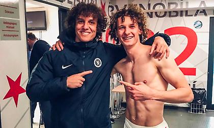 Αντιμετώπισε τον «κλώνο» του ο Νταβίντ Λουίζ (pic)