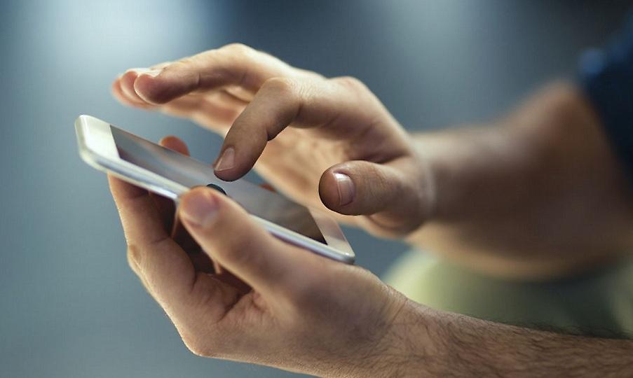 Το βίντεο που ανησυχεί πολλούς κατόχους κινητών - Δείτε τι συμβαίνει με τα δακτυλικά αποτυπώματα