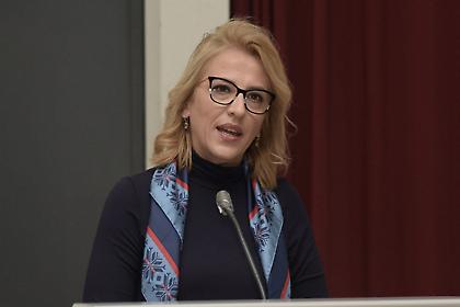 Ρένα Δούρου: Καταγγέλλει κακόβουλη και παραπλανητική εκστρατεία με sms, από δήθεν λογαριασμό της