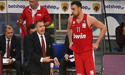 Μπλατ: «Χάνει τη σεζόν ο Στρέλνιεκς, δεν με αφορούν οι παίκτες που δεν θέλουν να είναι εδώ»